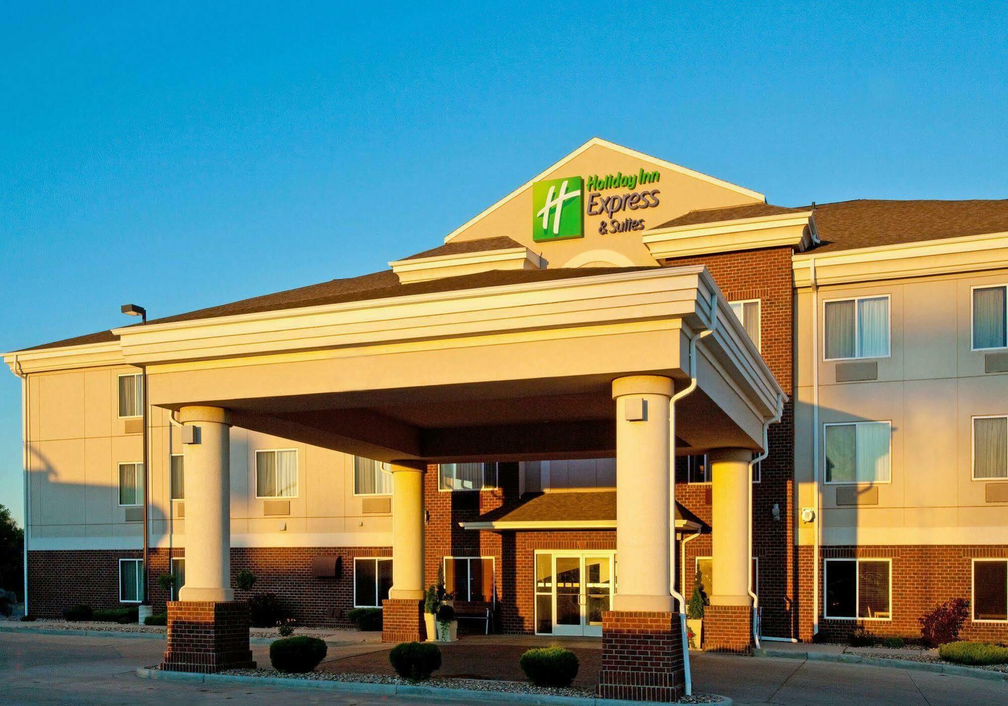 Holiday Inn Express & Suites - Dickinson By Ihg Exterior foto